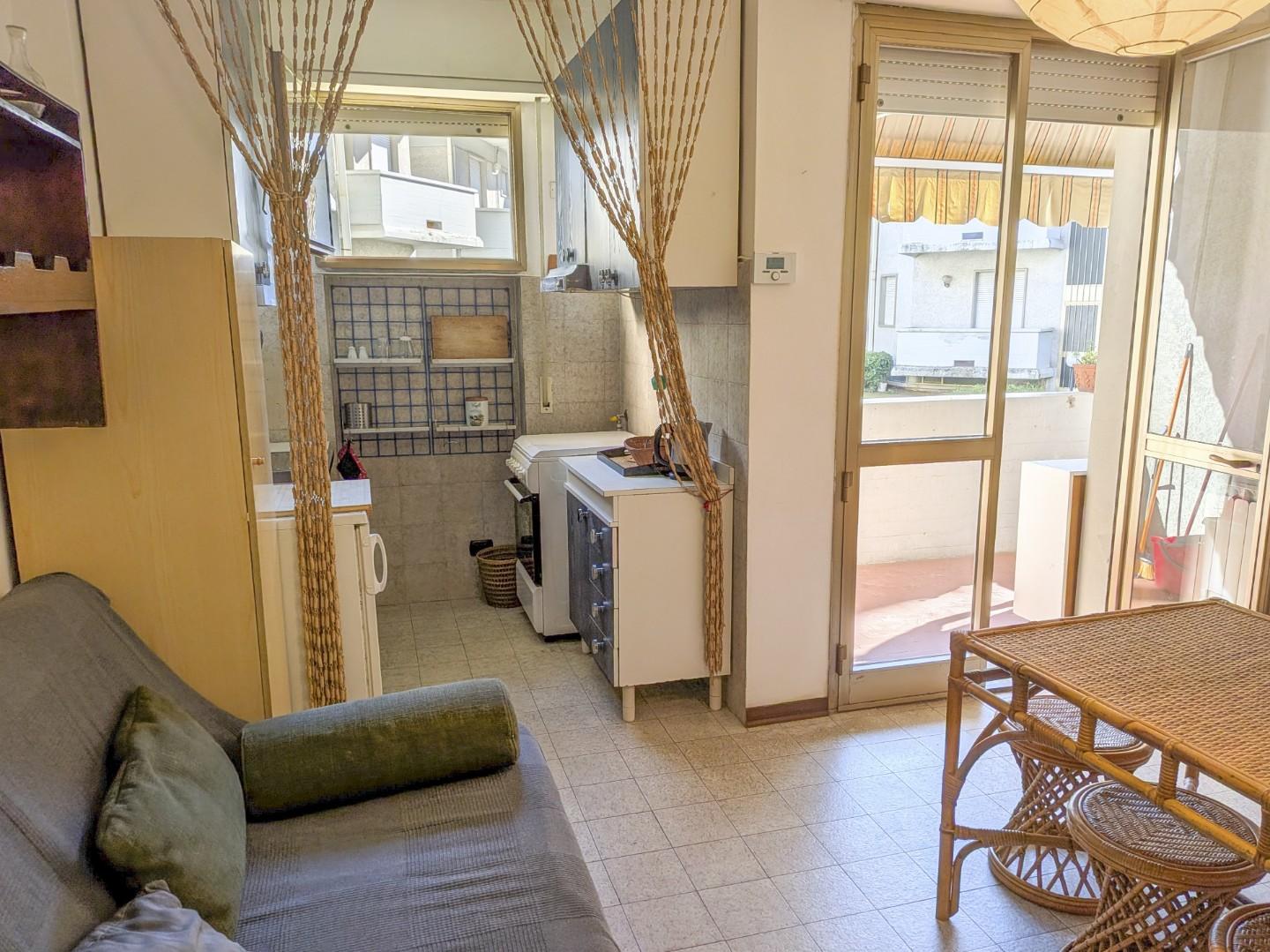 Bilocale arredato in affitto, Massa marina di
