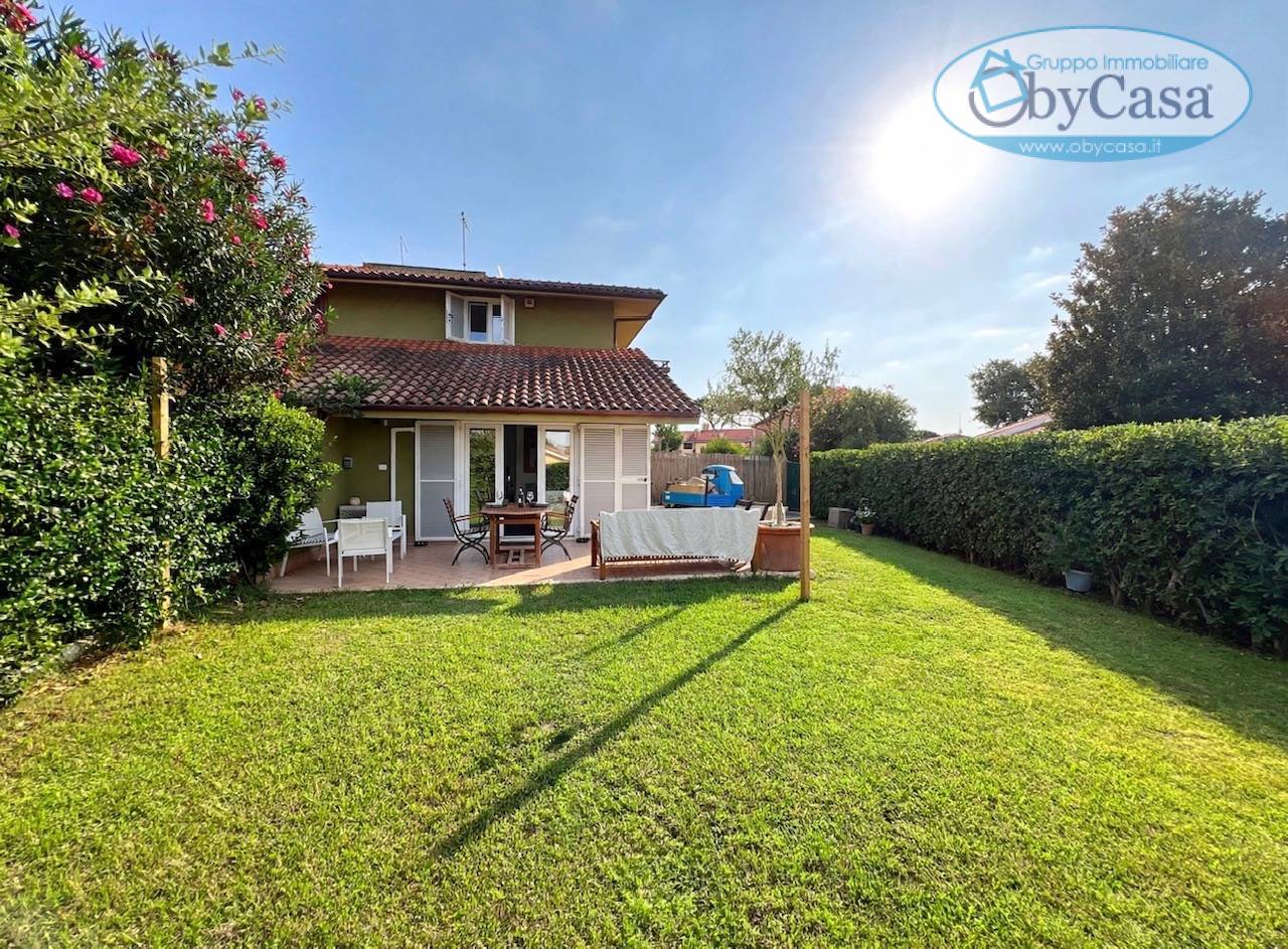 Villa Quadrifamiliare in vendita a Ladispoli, Marina San Nicola