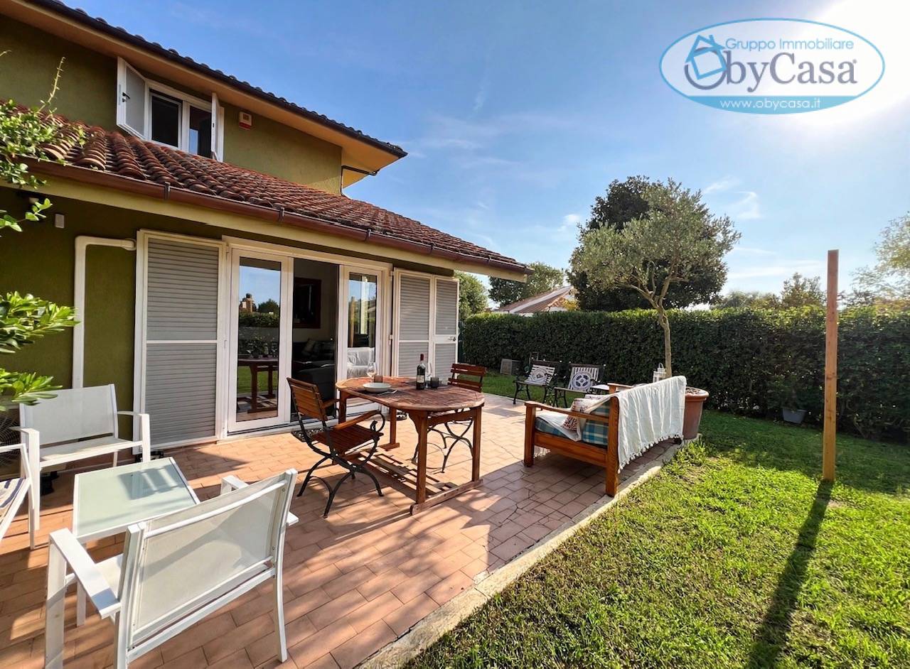 Villa Quadrifamiliare in vendita a Ladispoli, Marina San Nicola