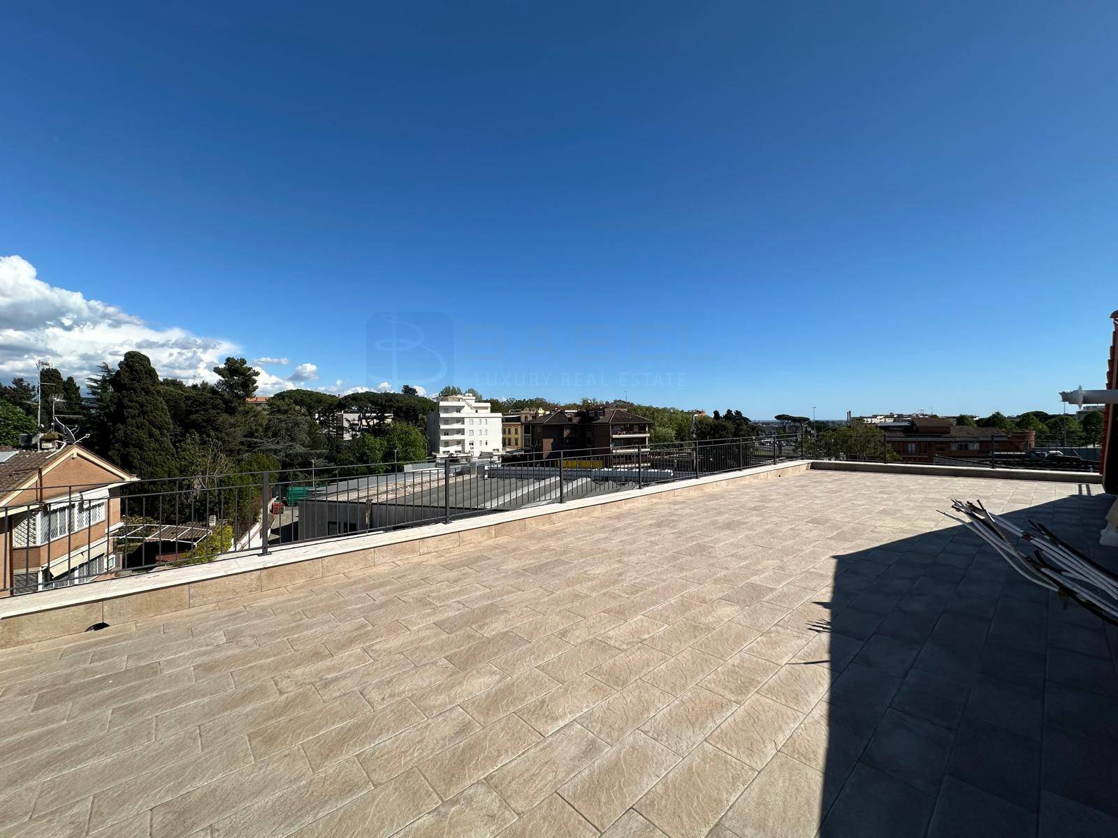 Attico con terrazzo, Roma montemario