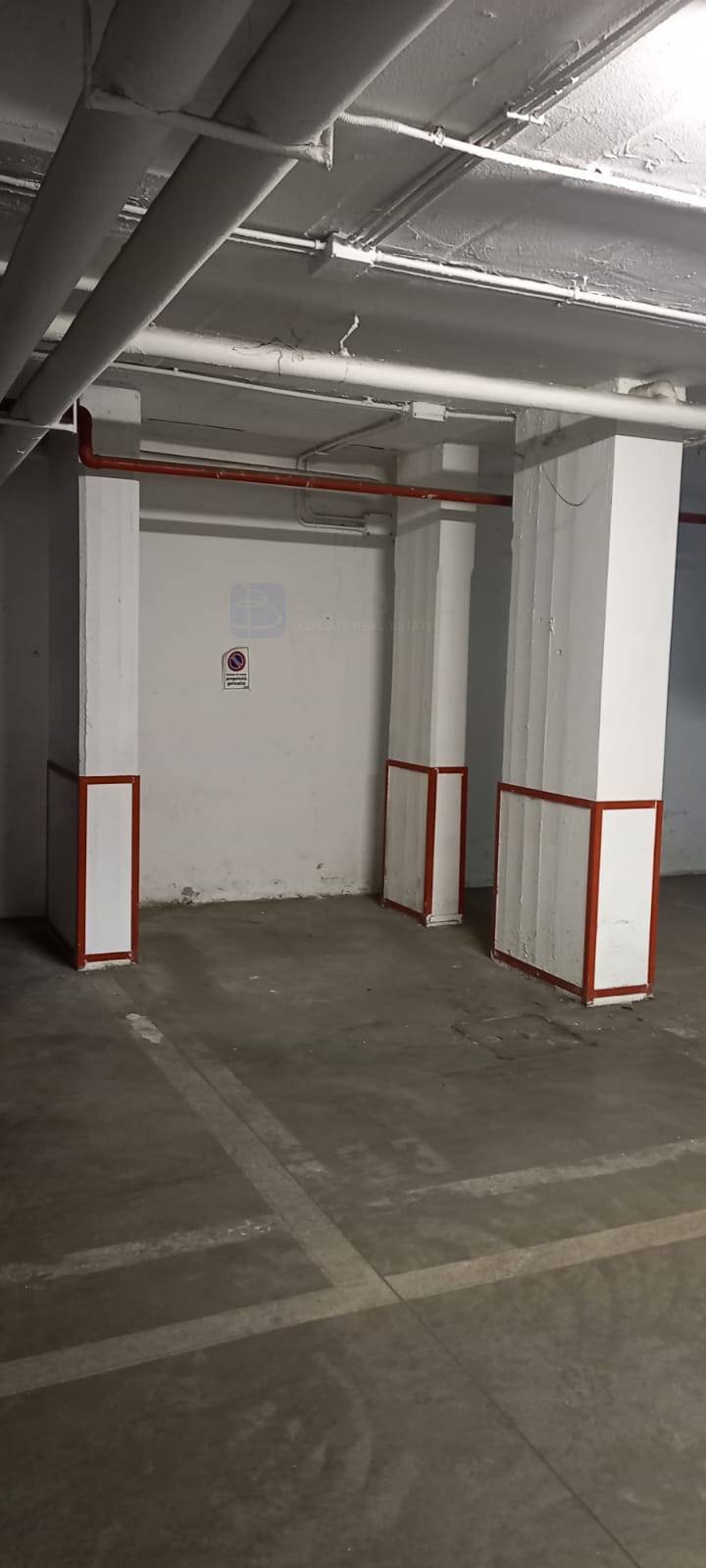 Posto auto coperto in vendita a Roma, Spinaceto