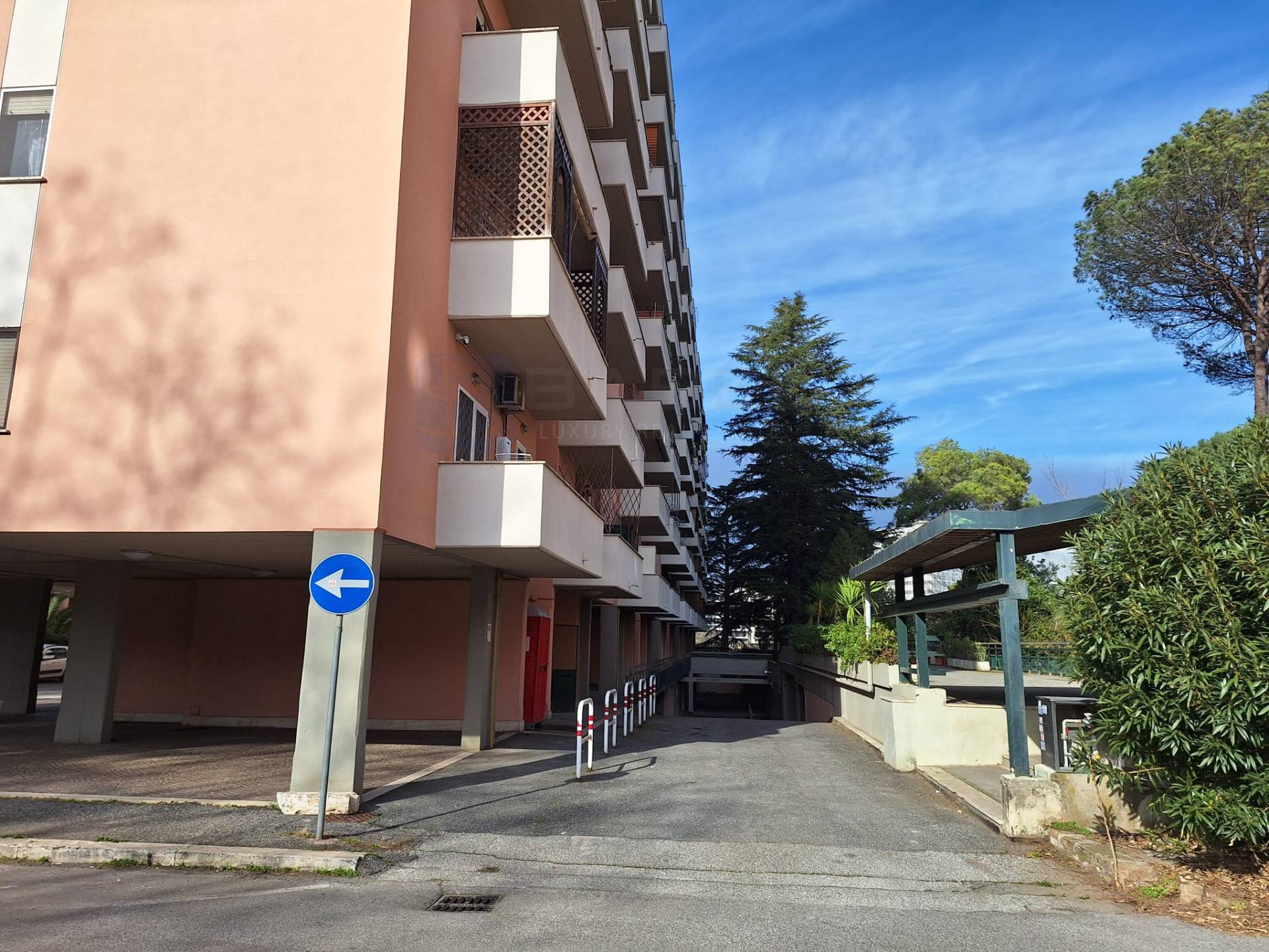 Posto auto coperto in vendita a Roma, Spinaceto