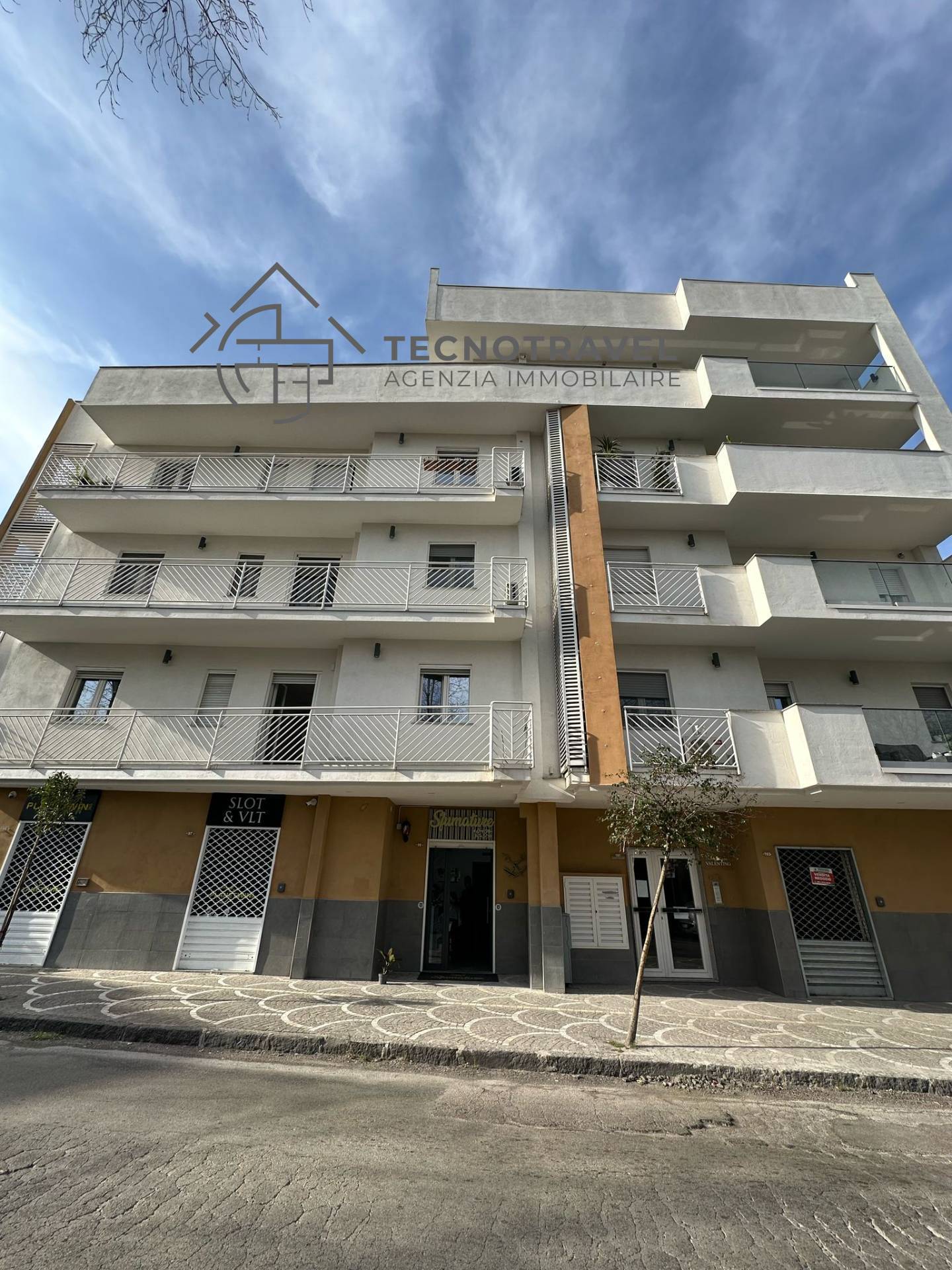 Locale commerciale in affitto a Casoria