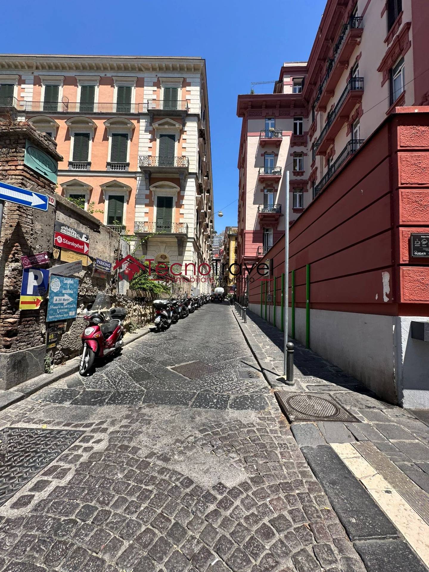 Appartamento in vendita a Napoli, Chiaia