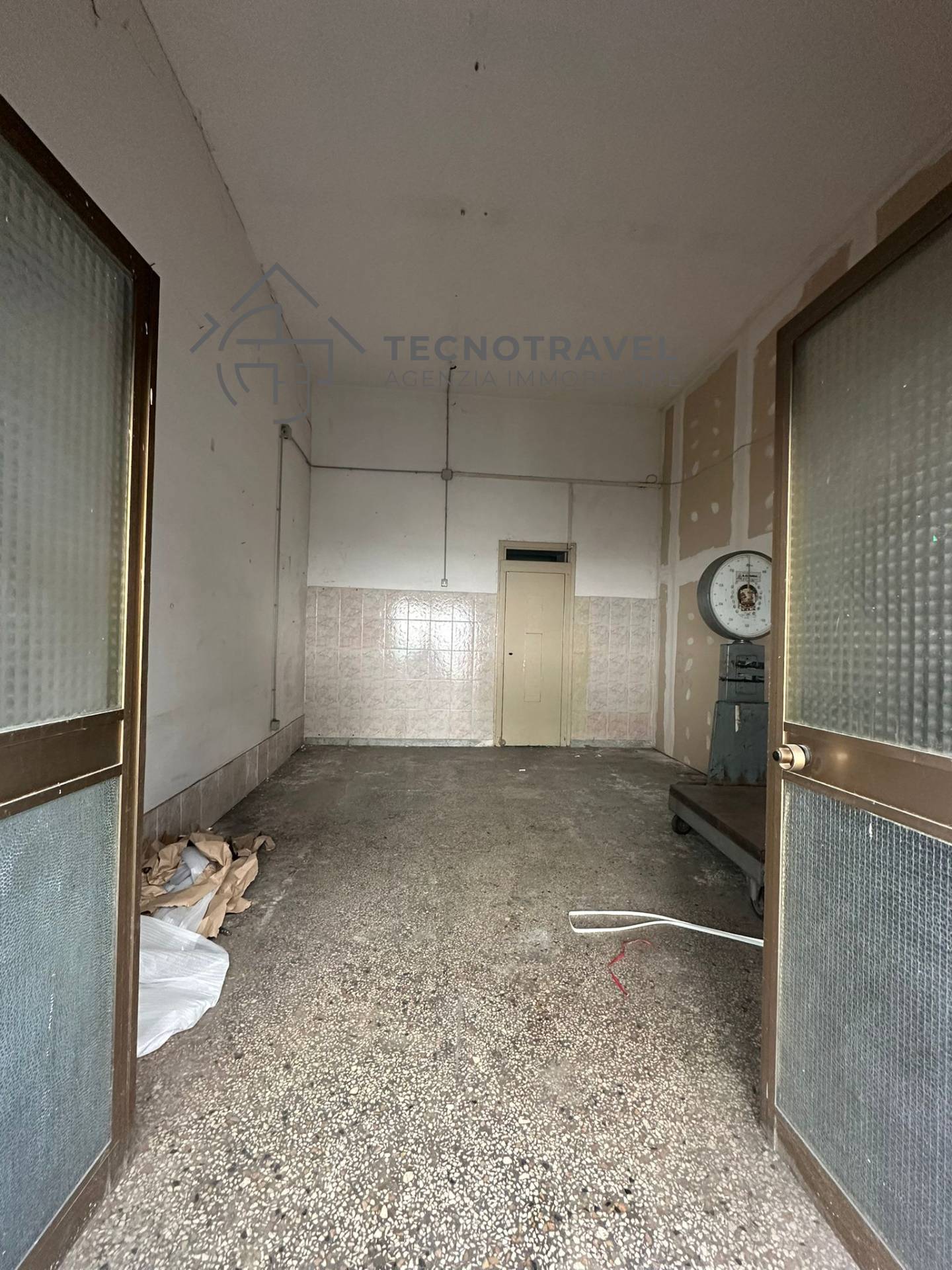 Locale commerciale in affitto a Casoria