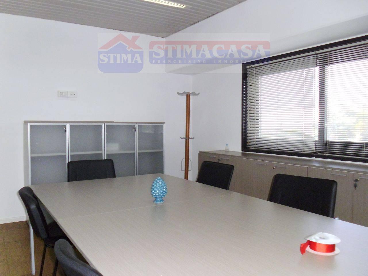 Ufficio in affitto a Casoria
