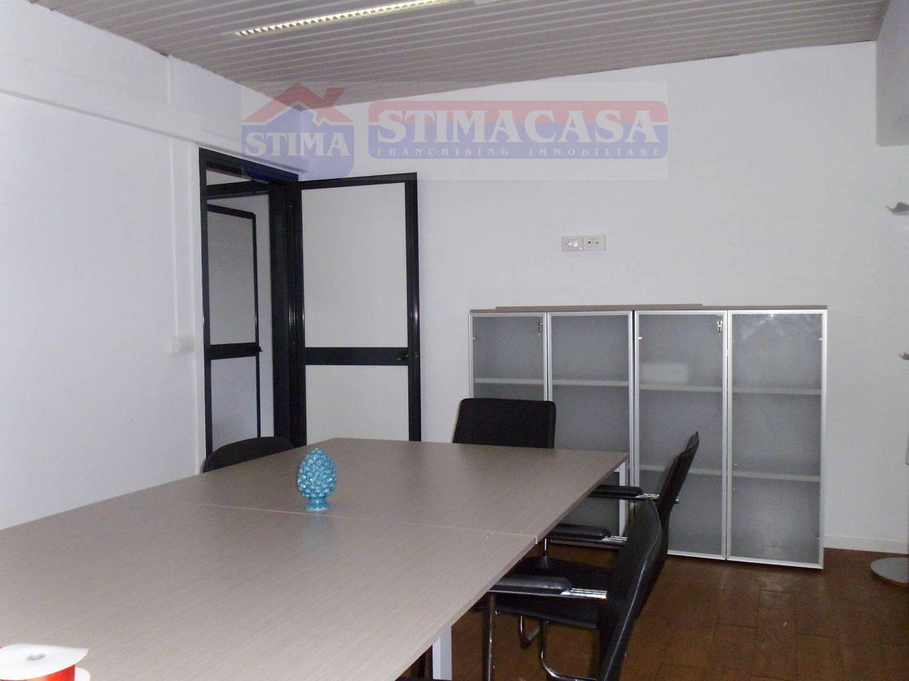 Ufficio in affitto a Casoria