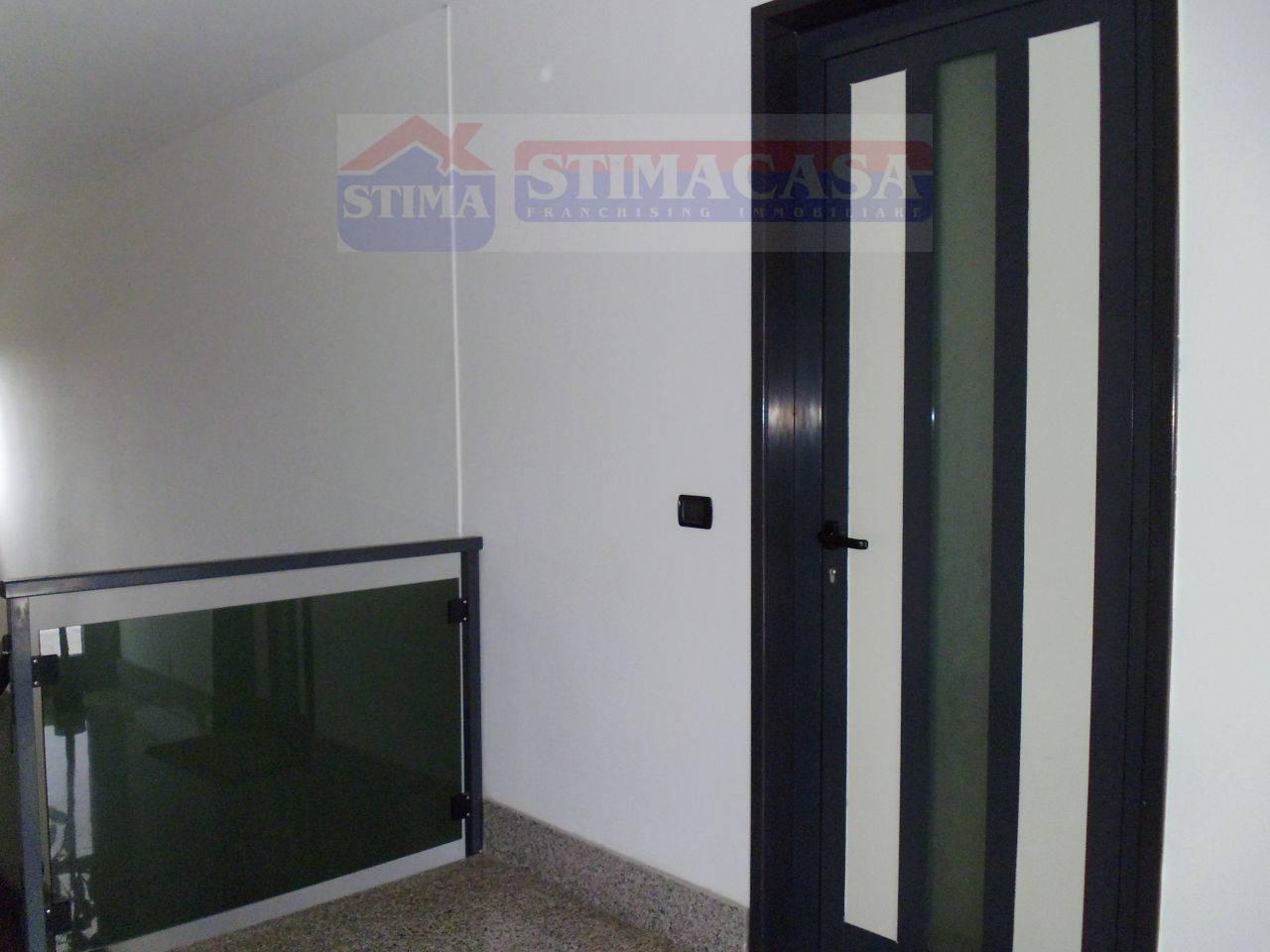 Ufficio in affitto a Casoria