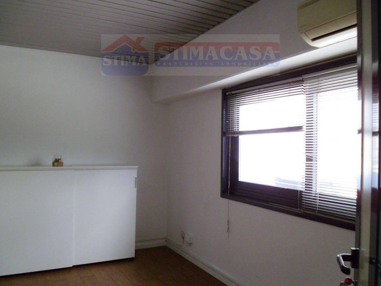Ufficio in affitto a Casoria