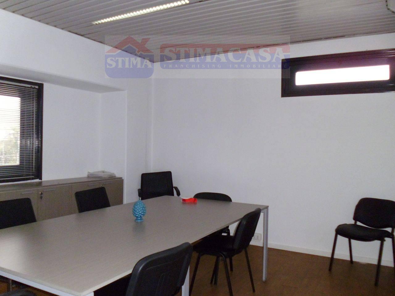 Ufficio in affitto a Casoria