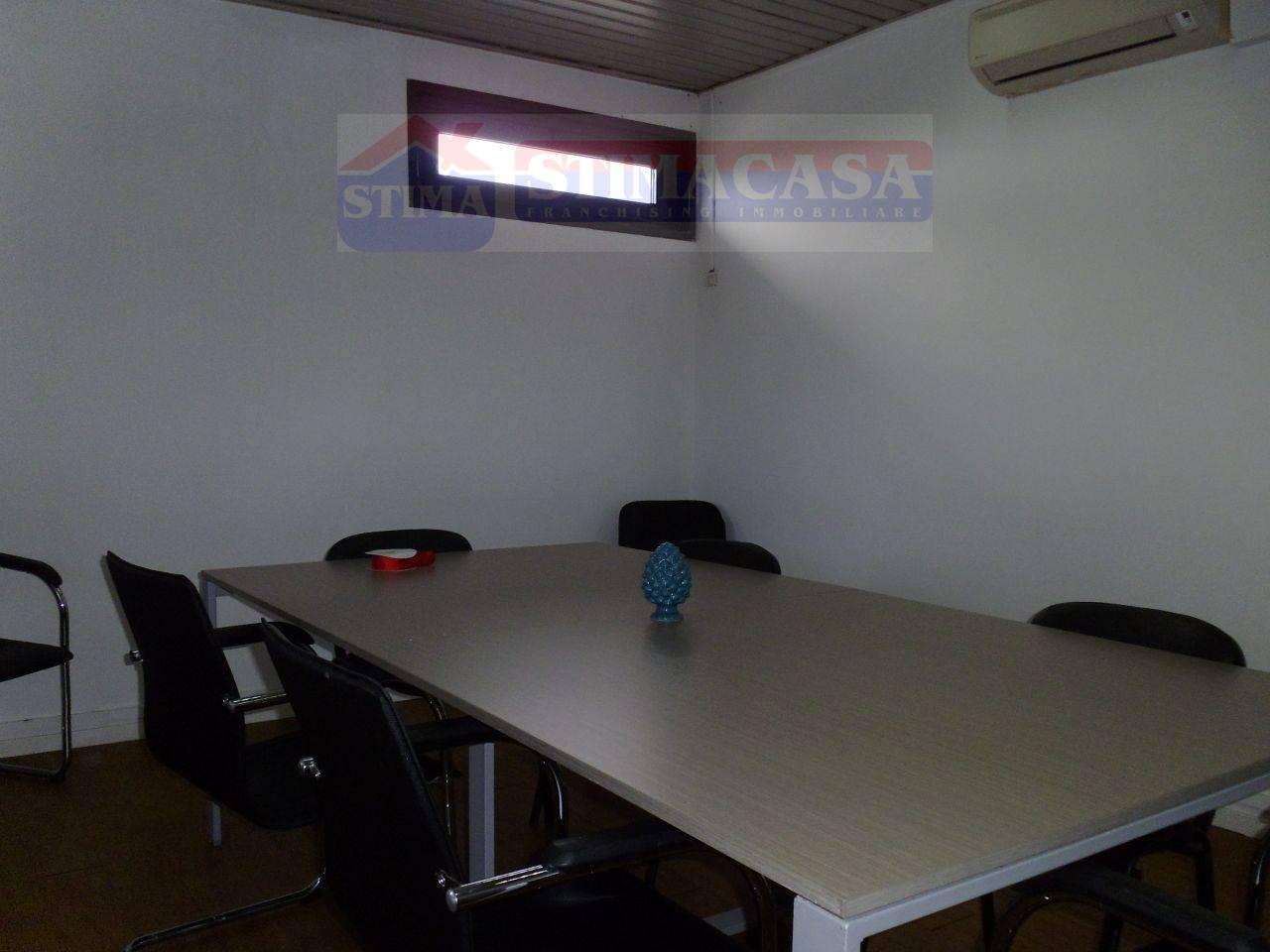 Ufficio in affitto a Casoria