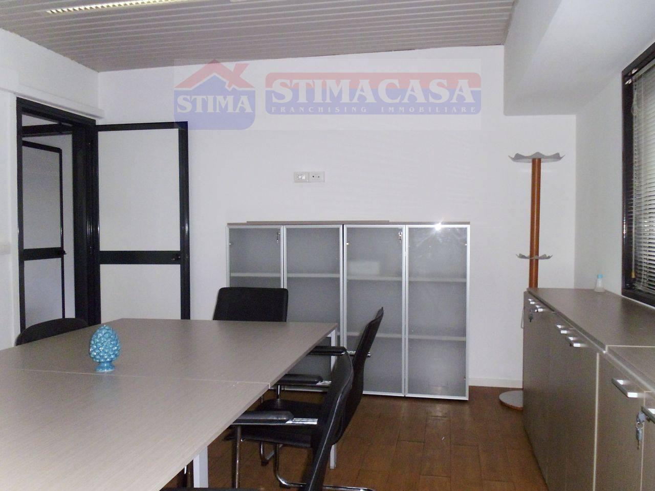 Ufficio in affitto a Casoria