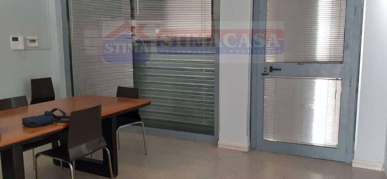Ufficio in affitto a Casoria
