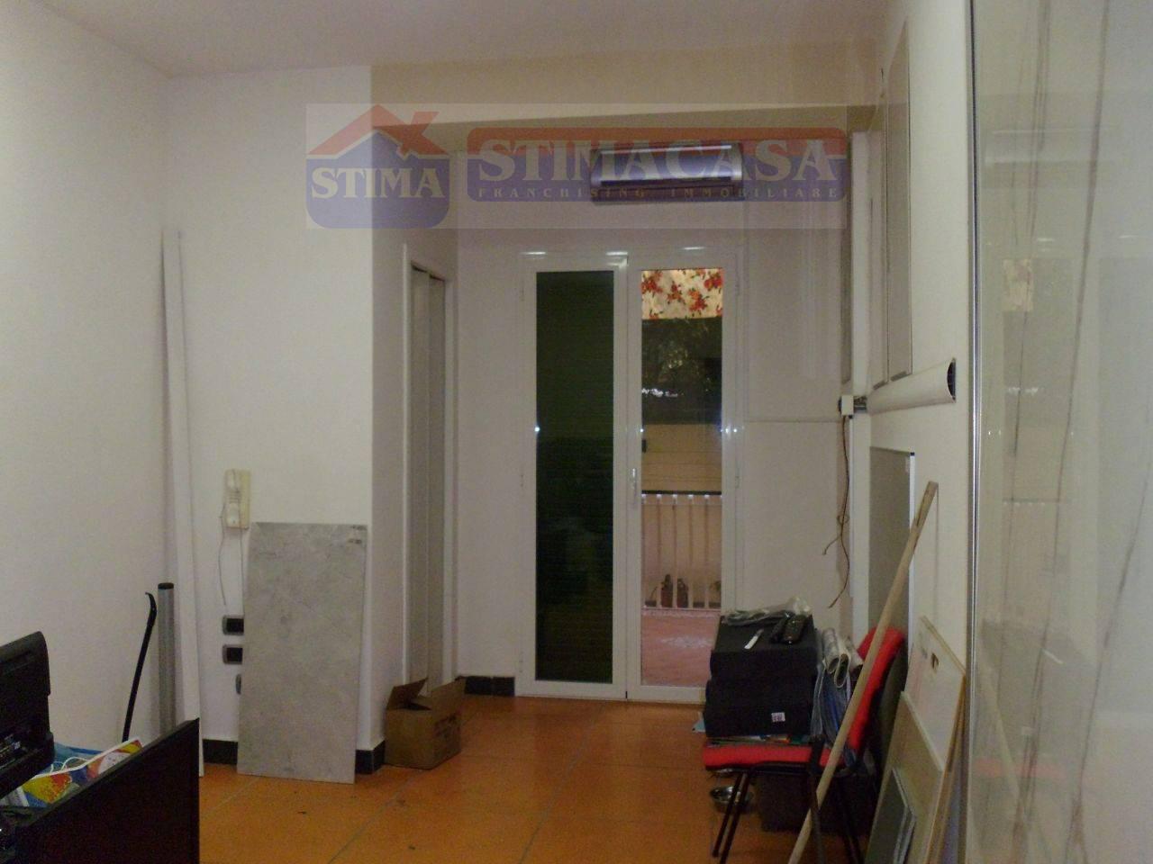 Locale commerciale in affitto a Casoria