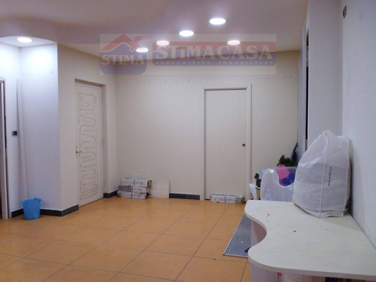 Locale commerciale in affitto a Casoria