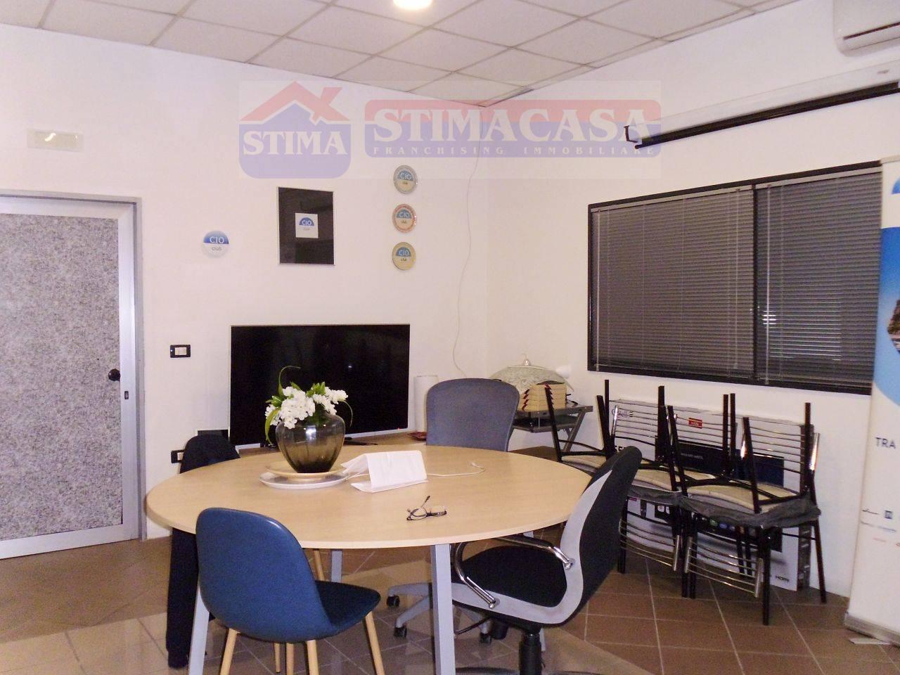 Ufficio in affitto a Casoria