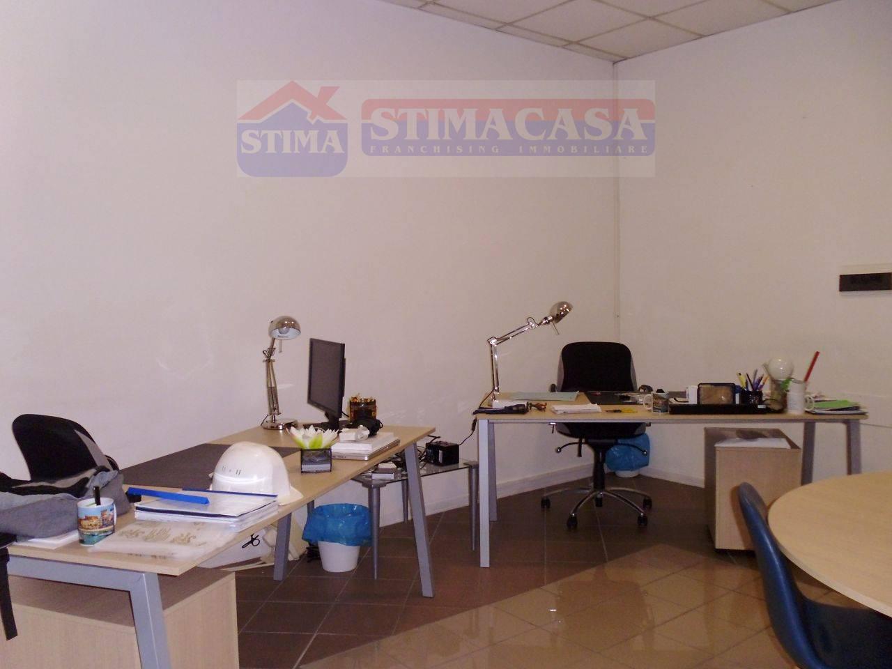 Ufficio in affitto a Casoria