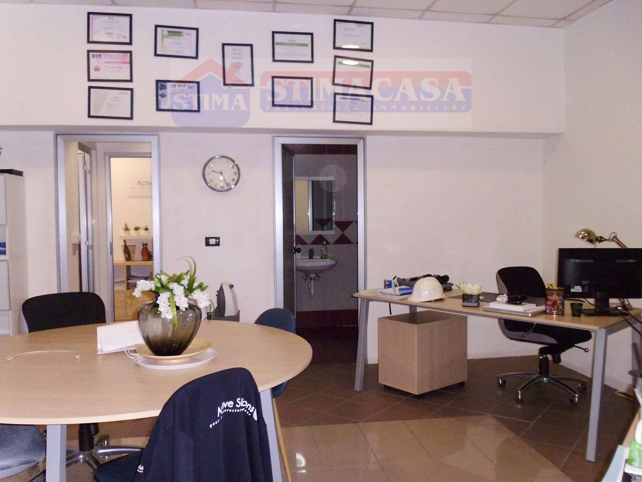 Ufficio in affitto a Casoria