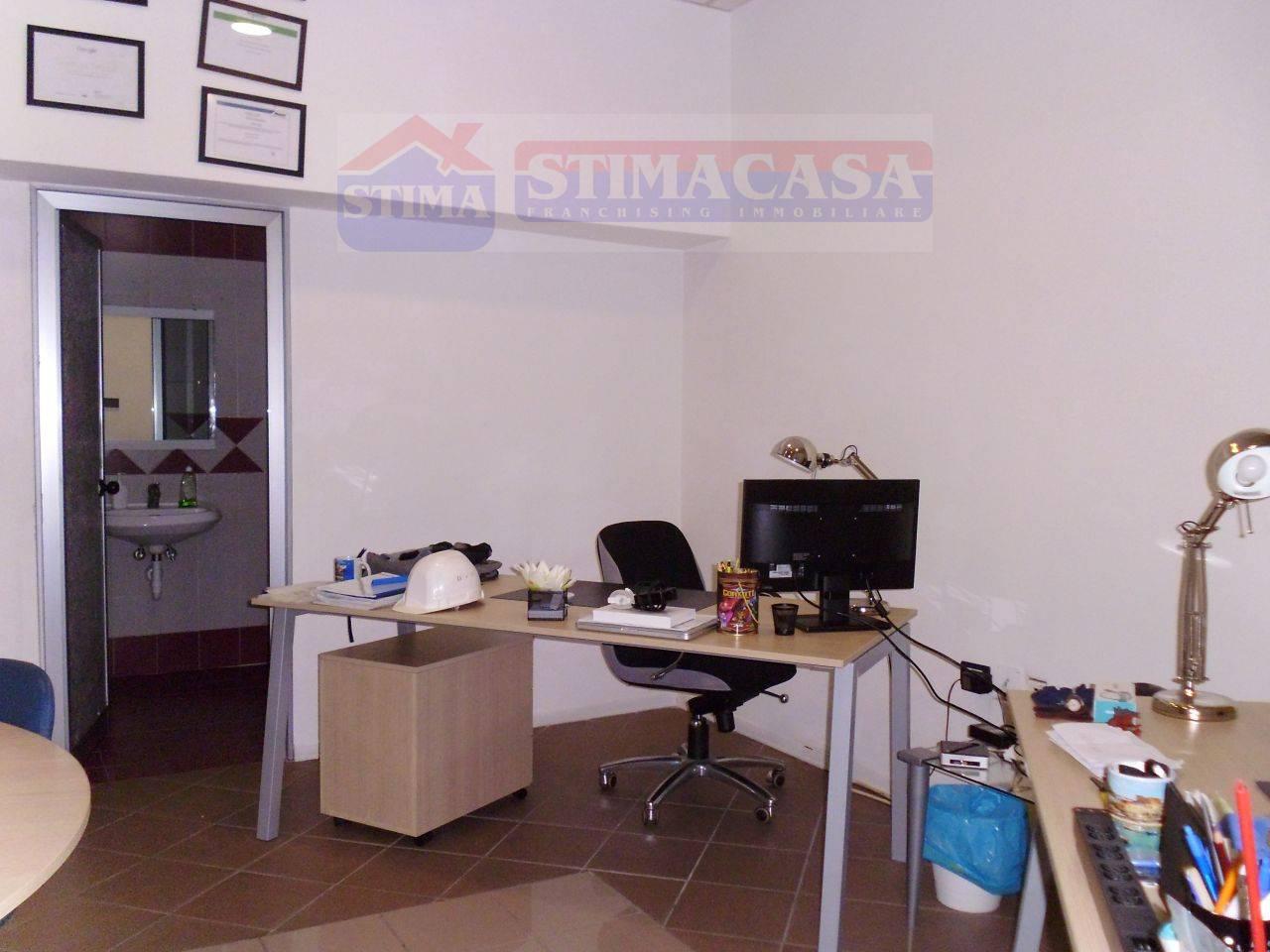 Ufficio in affitto a Casoria