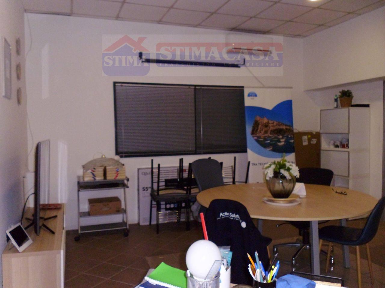 Ufficio in affitto a Casoria