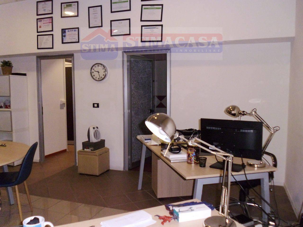 Ufficio in affitto a Casoria