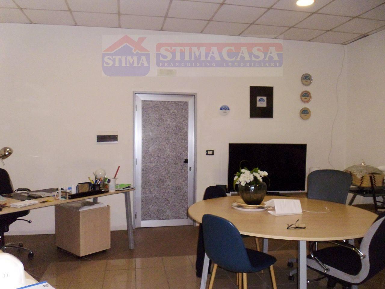 Ufficio in affitto a Casoria