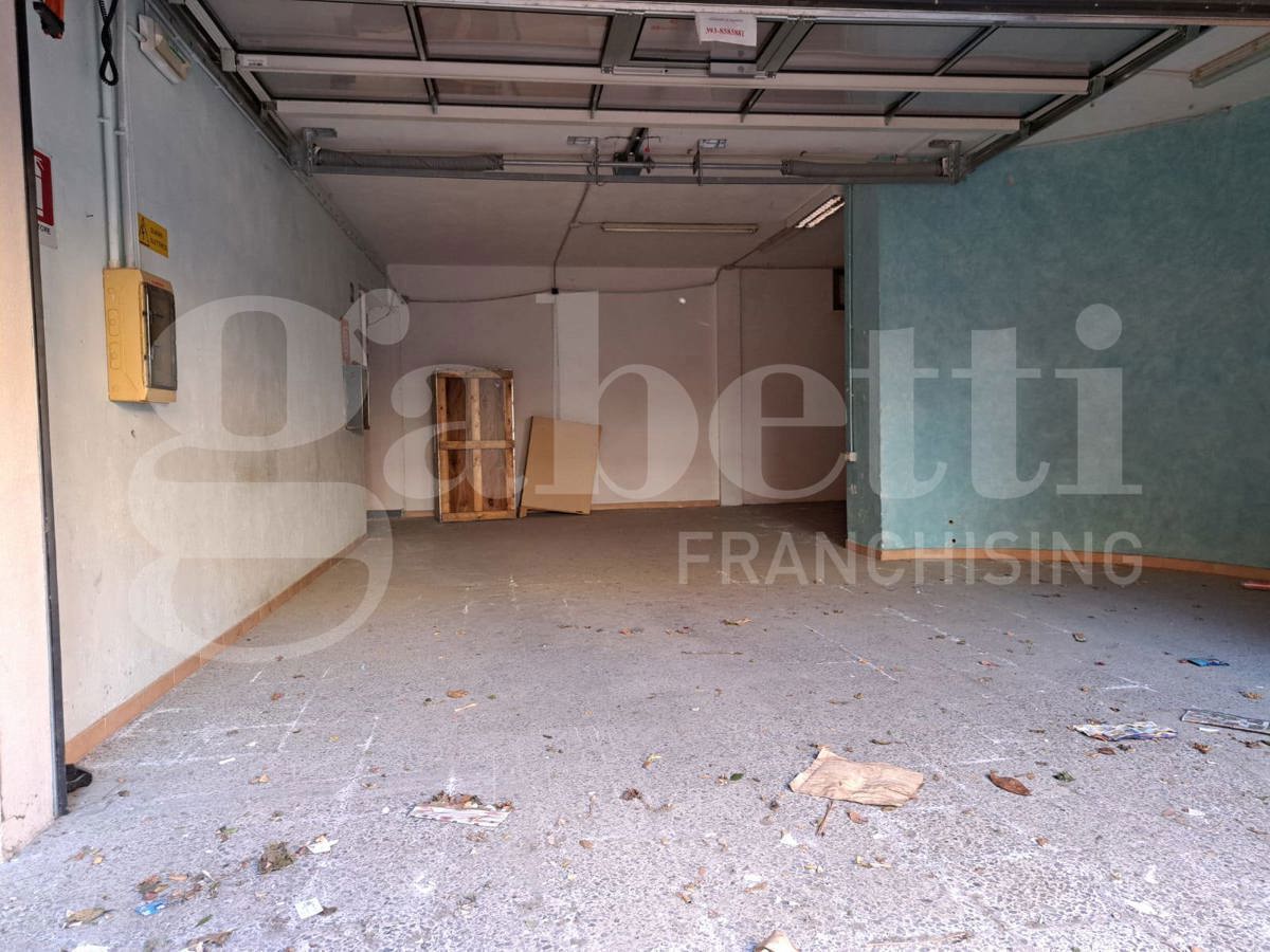 Magazzino in vendita a Quartu Sant'Elena