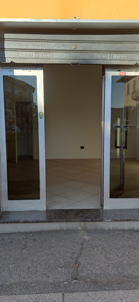 Negozio in affitto a Campi Bisenzio