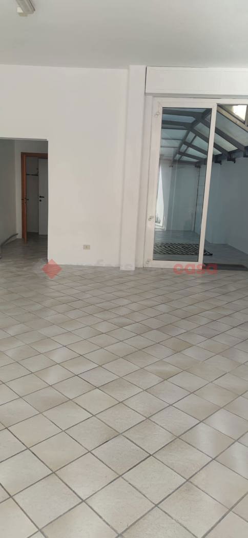 Negozio in affitto a Campi Bisenzio