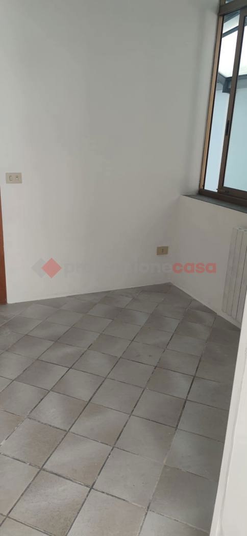 Negozio in affitto a Campi Bisenzio