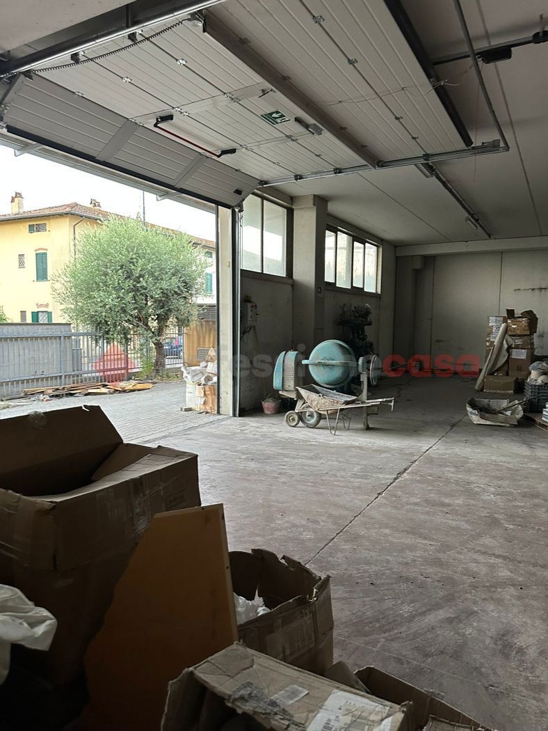 Capannone in affitto a Campi Bisenzio