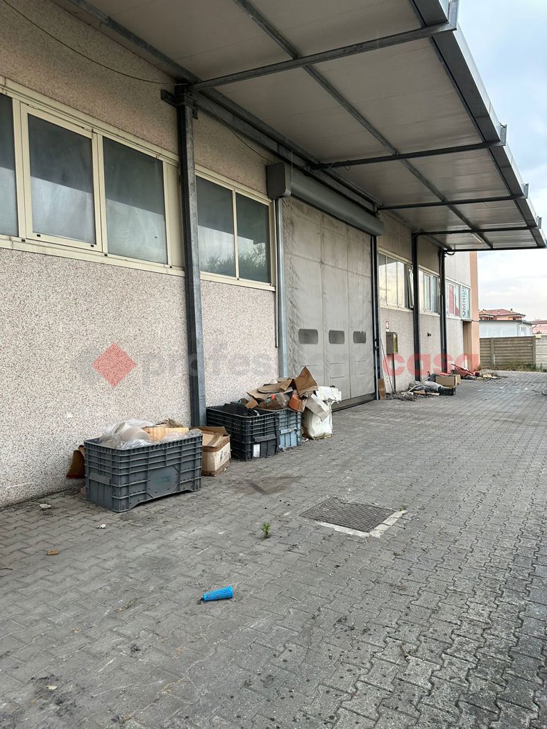 Capannone in affitto a Campi Bisenzio