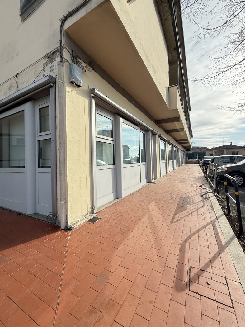 Negozio in affitto a Campi Bisenzio