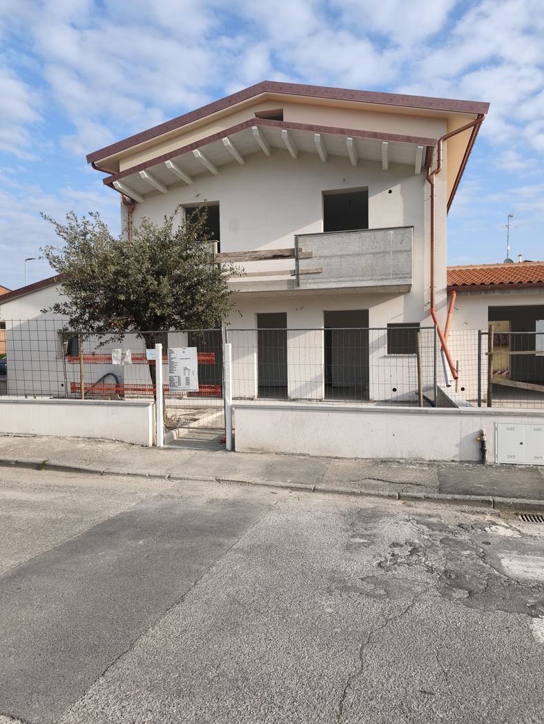 Trilocale con giardino a Campi Bisenzio