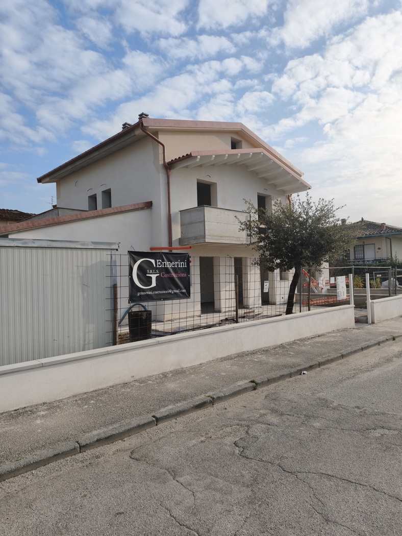 Trilocale con giardino a Campi Bisenzio