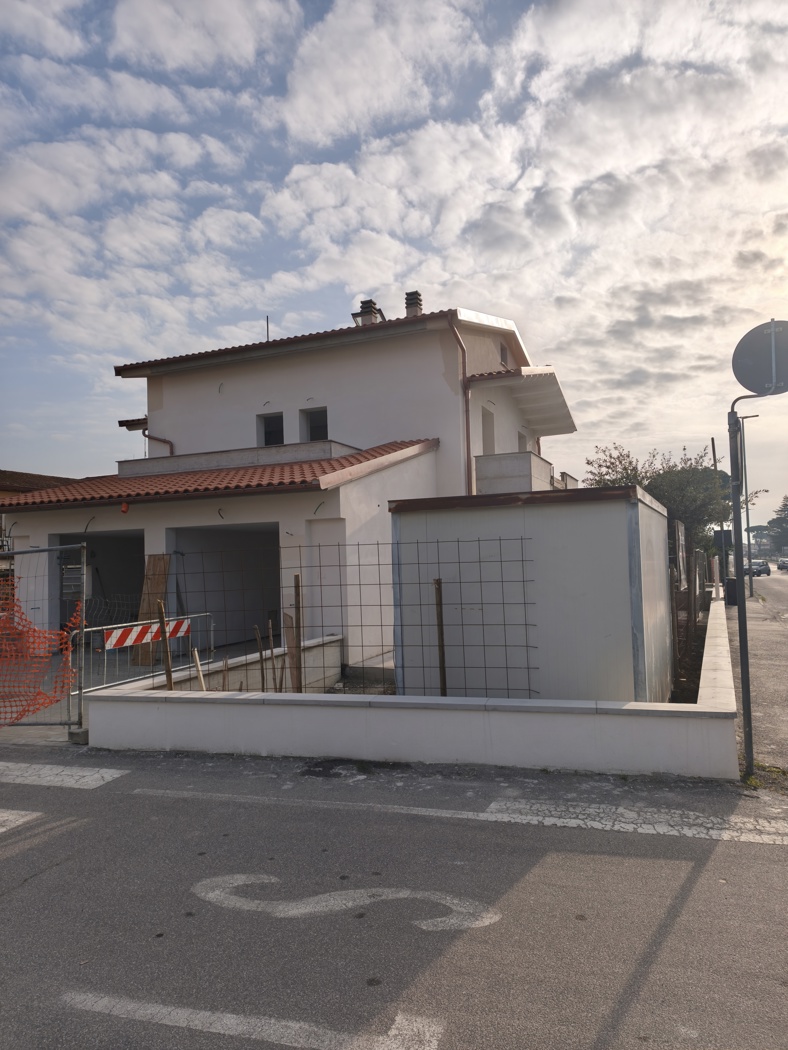 Trilocale con giardino a Campi Bisenzio