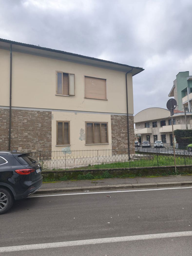 Casa indipendente con giardino a Campi Bisenzio