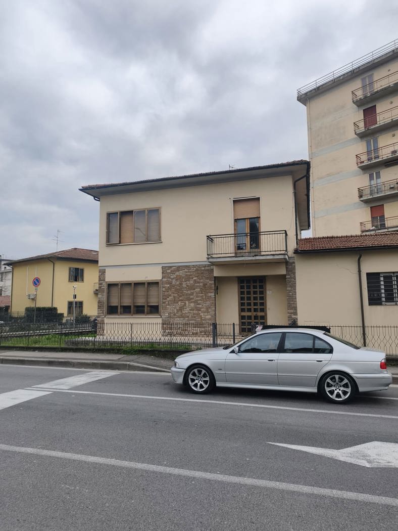 Casa indipendente con giardino a Campi Bisenzio