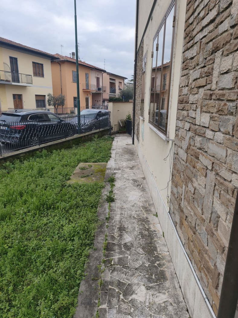 Casa indipendente con giardino a Campi Bisenzio