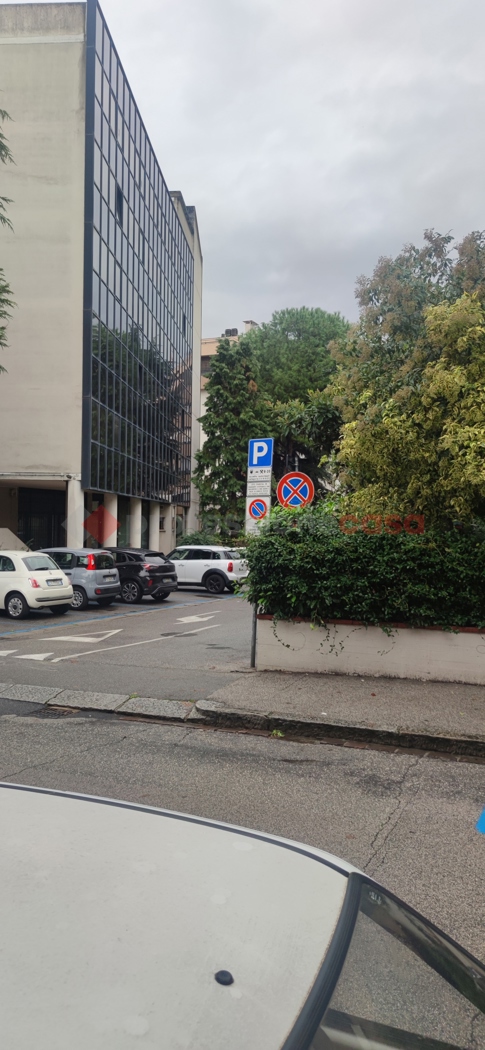 Box/Garage 17mq in vendita a Prato