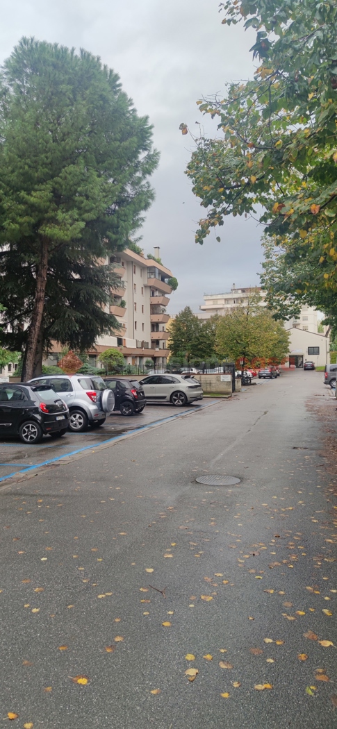 Box/Garage 17mq in vendita a Prato