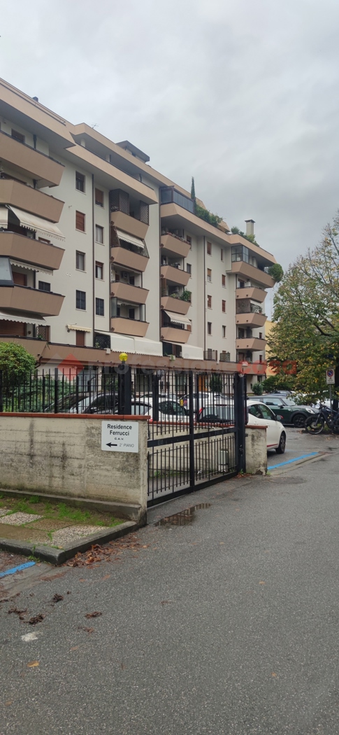 Box/Garage 17mq in vendita a Prato