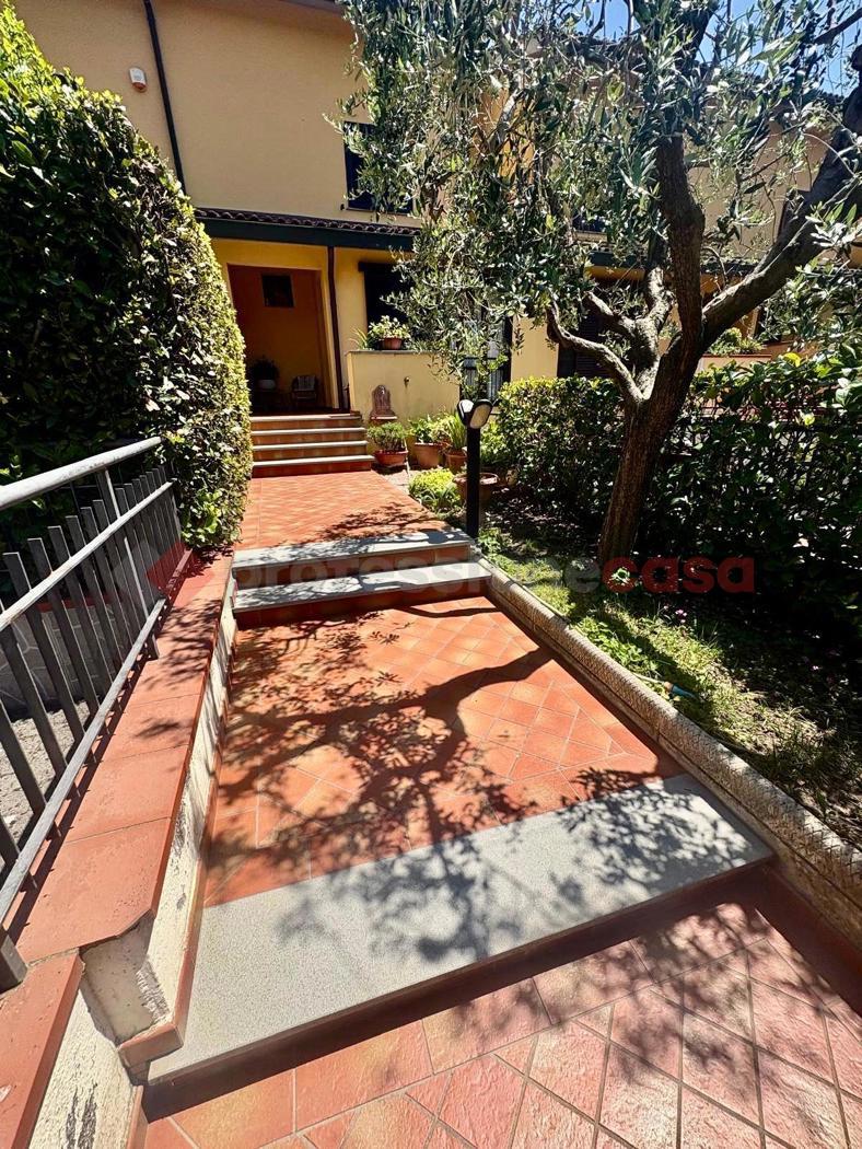 Villa con giardino a Campi Bisenzio