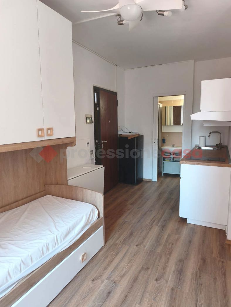 Monolocale arredato in affitto a Prato