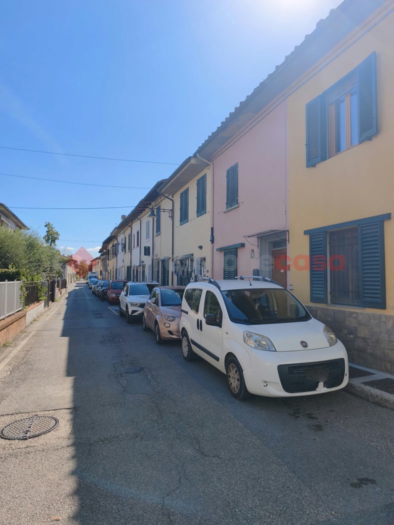 Casa indipendente in vendita a Campi Bisenzio