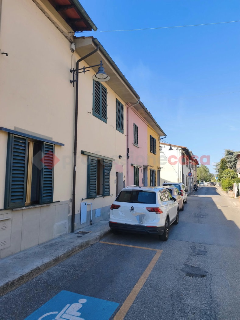 Casa indipendente in vendita a Campi Bisenzio
