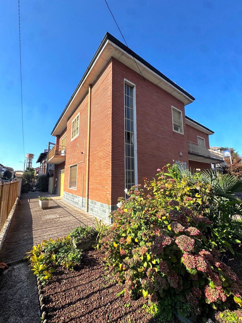 Casa indipendente con giardino a Binasco