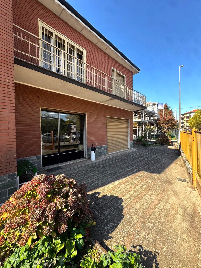 Casa indipendente con giardino a Binasco
