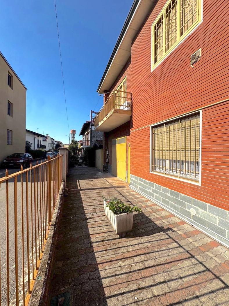 Casa indipendente con giardino a Binasco