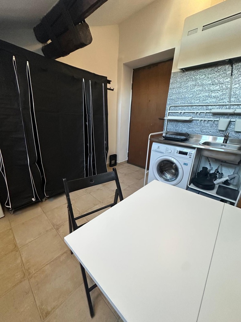 Monolocale arredato in affitto a Milano